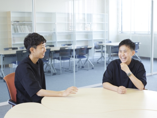 「誰ひとり個性を否定しない」温かでフラットな環境に大きく支えられた