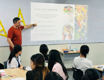  台湾の實踐大学の先生方による特別講義